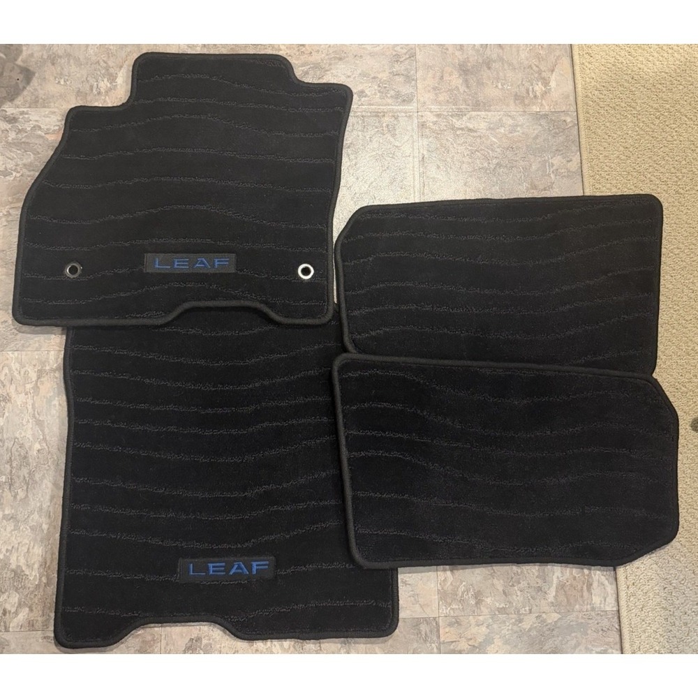Nissan Leaf Carpet Floor Mats 4-piece 999E2-8Z101 NEW Never Used 999E28Z101